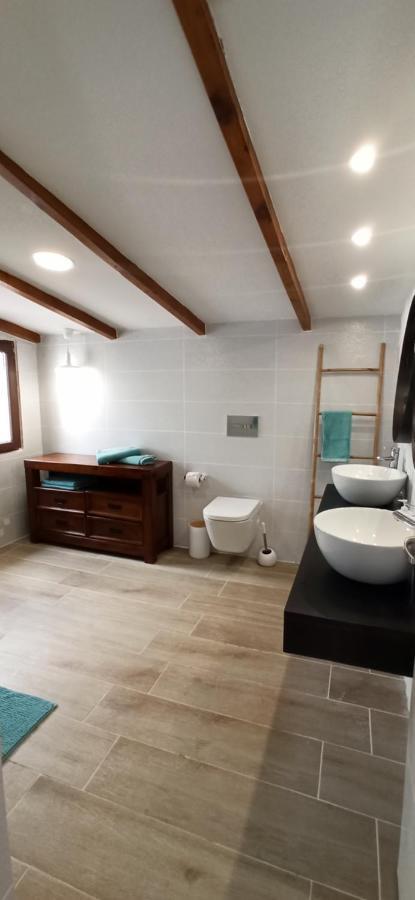 Beautiful Chalet With Wifi And Free Parking アロナ エクステリア 写真