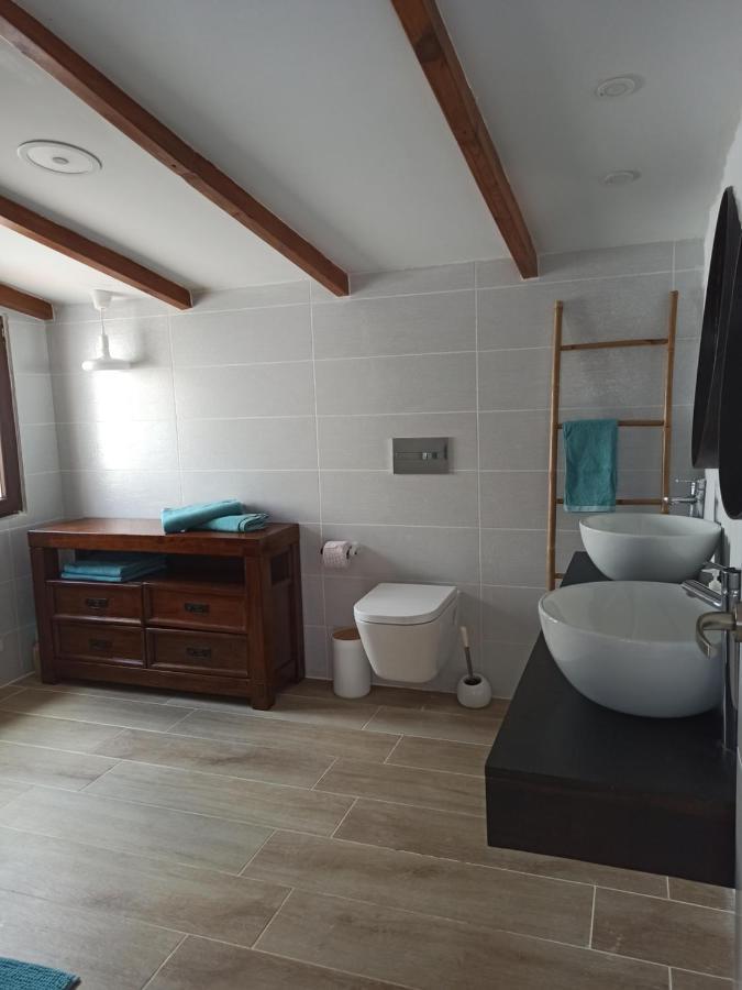 Beautiful Chalet With Wifi And Free Parking アロナ エクステリア 写真