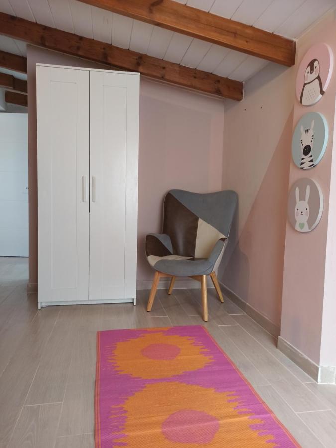 Beautiful Chalet With Wifi And Free Parking アロナ エクステリア 写真