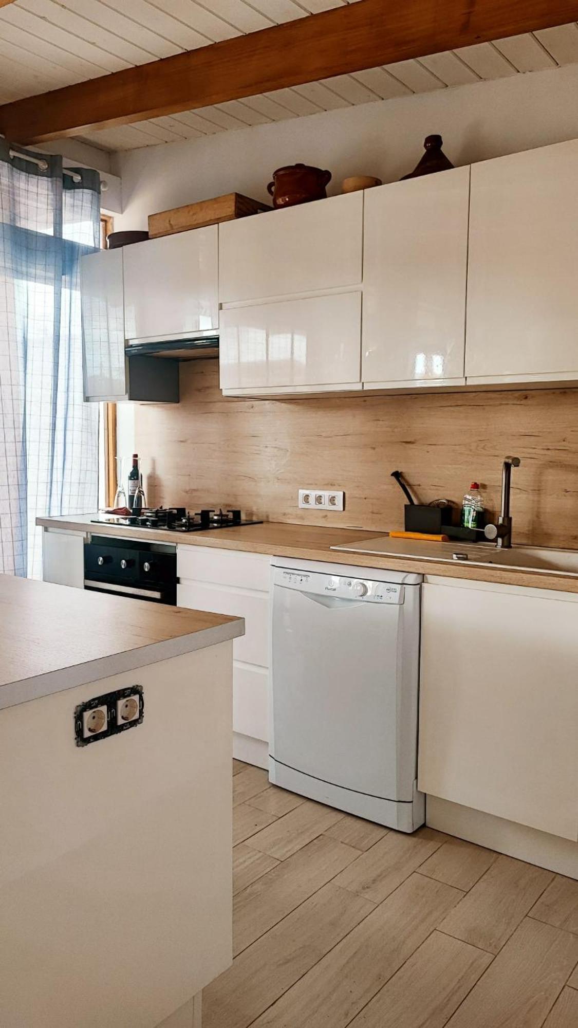 Beautiful Chalet With Wifi And Free Parking アロナ エクステリア 写真
